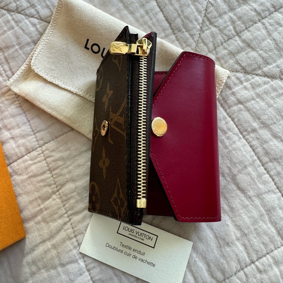 Authentic Louis Vuitton Wallet in Monogram / Fuchsia. - Picture 5 of 6